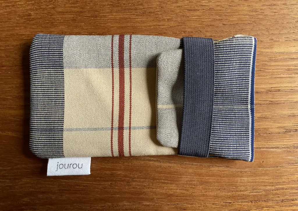 Etuis blau-beige-rot front