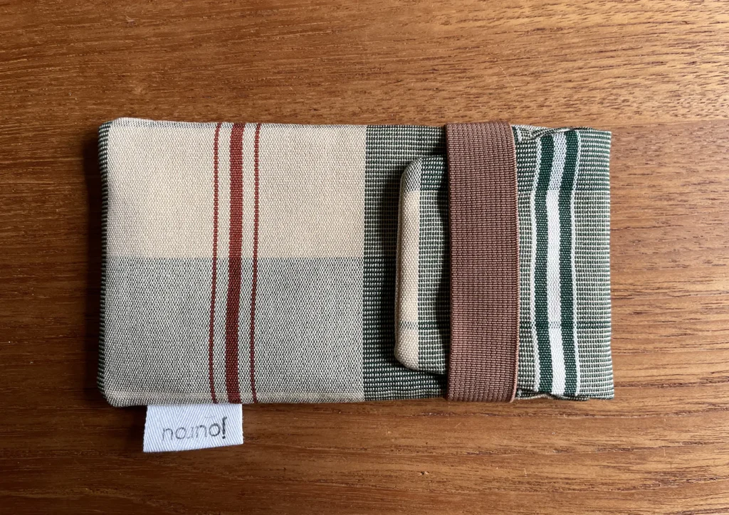 Etuis gruen-beige-rot front