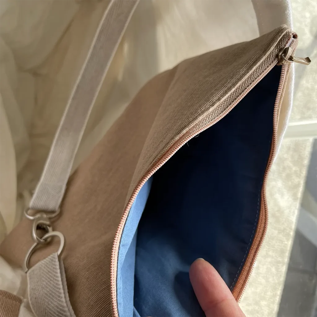 Reissverschluss-Täschchen zu der Hut-Tasche blau-hellbraun